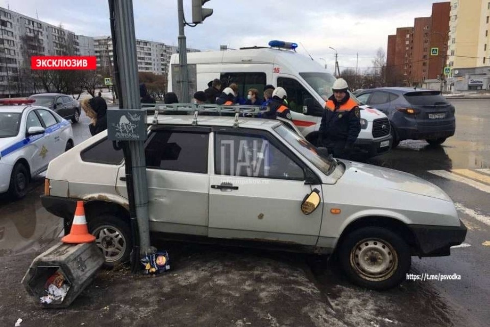 Нетрезвый водитель сбил девушку в Пскове