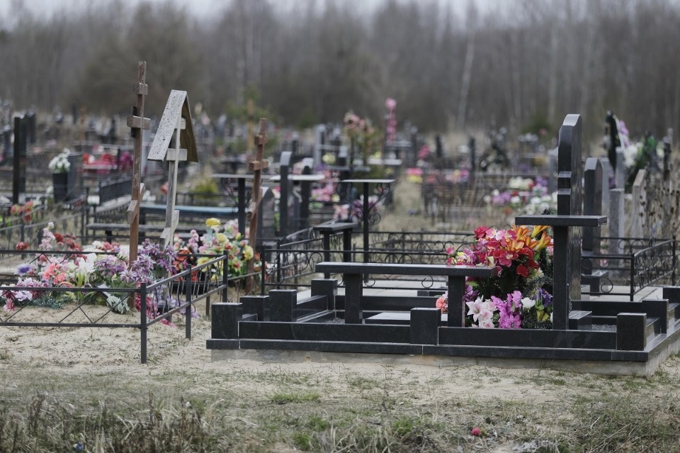 Могилу исправят