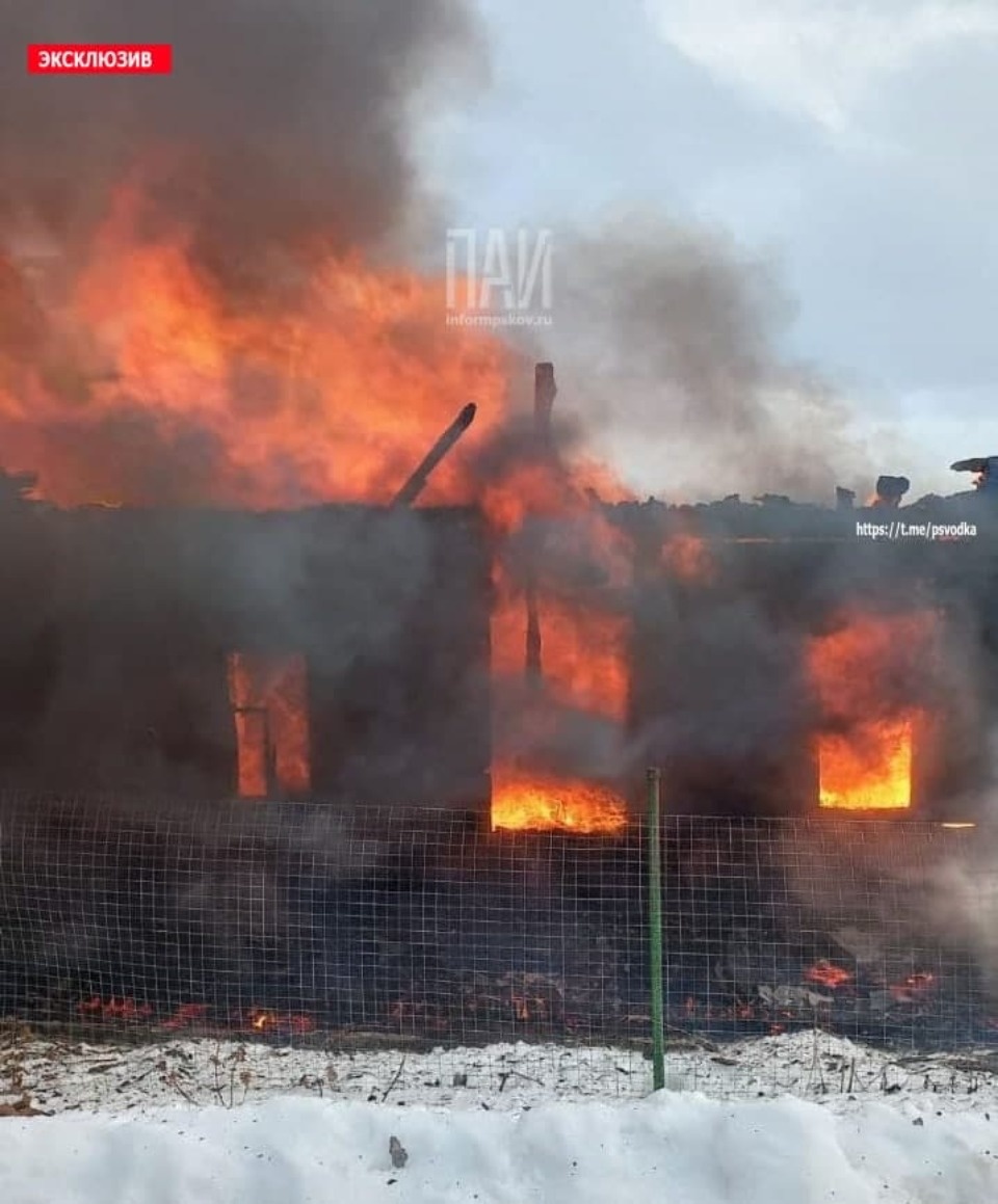 Мужчина погиб на пожаре в жилом доме в Порховском районе