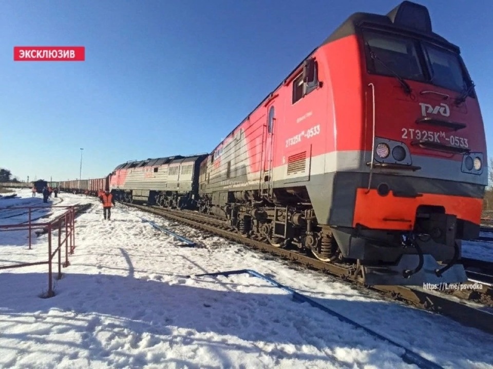 В Псковской области с рельсов сошёл грузовой состав
