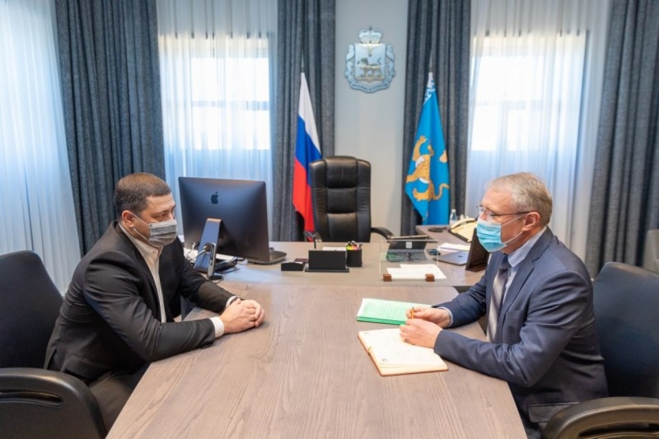 В Псковской области увеличат зарплаты специалистов отделения сопровождаемого проживания