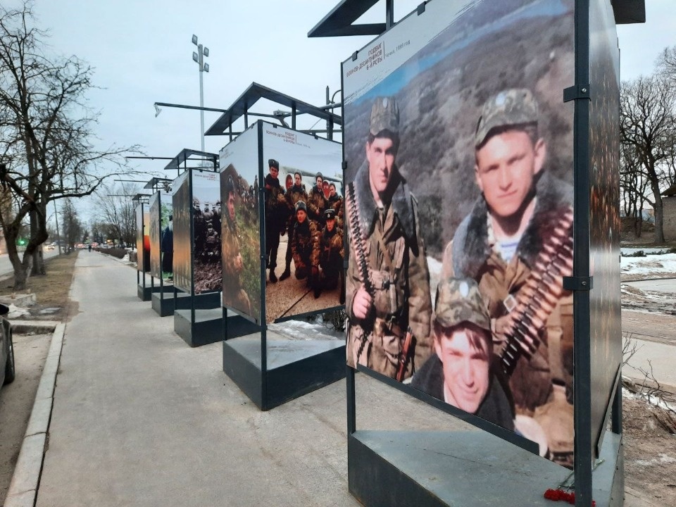 Фотоэкспозиция в память о героях-десантниках 6-й роты открылась в Пскове Фотоэкспозиция в память о героях-десантниках 6-й роты открылась в Пскове