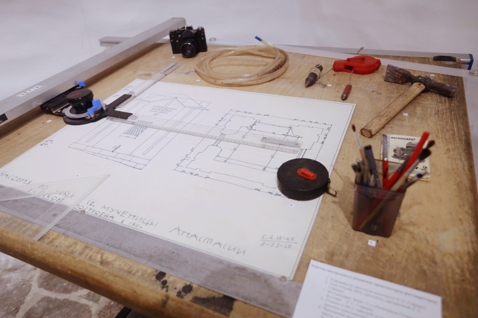 «Удивительный памятник»