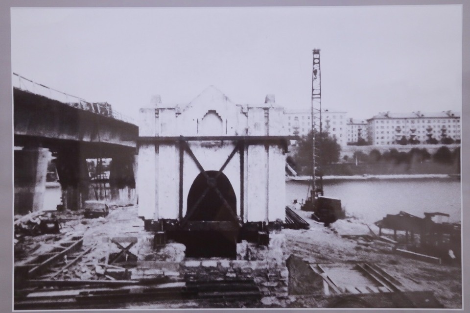 «Удивительный памятник»