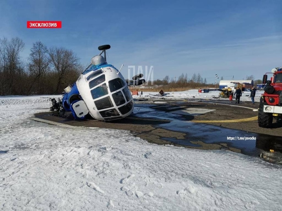 В Псковской области при посадке опрокинулся частный вертолет МИ-8Т