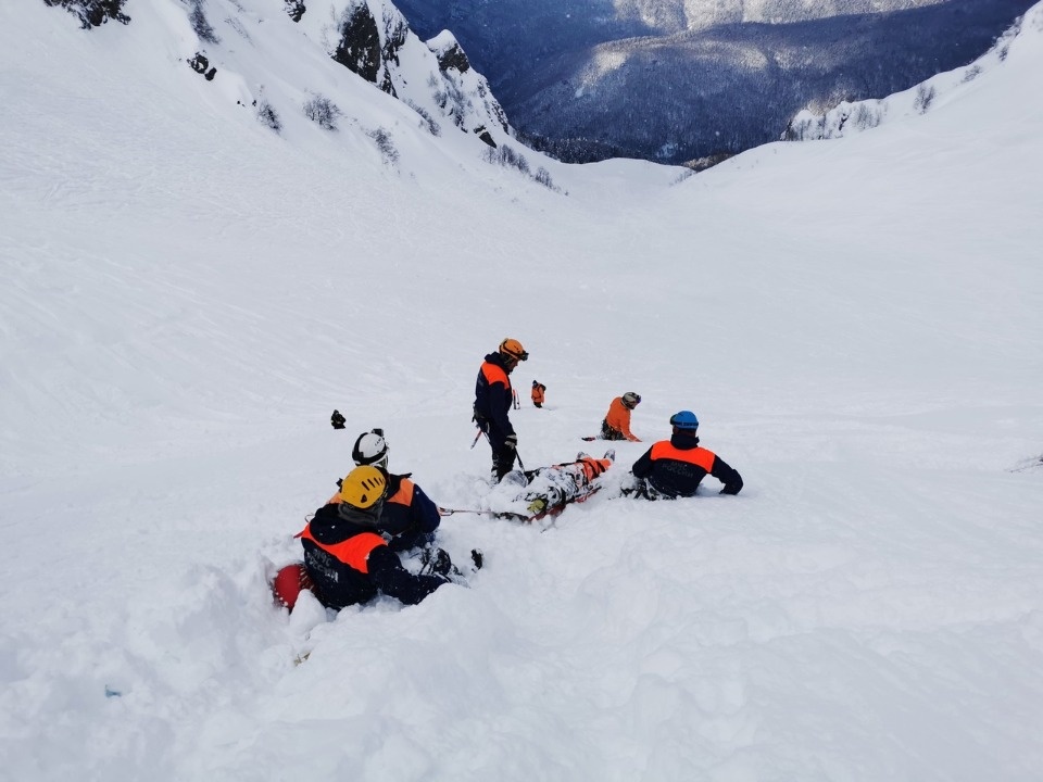  Турист из Пскова сломал позвоночник, упав в горах под Сочи во время полёта на параплане