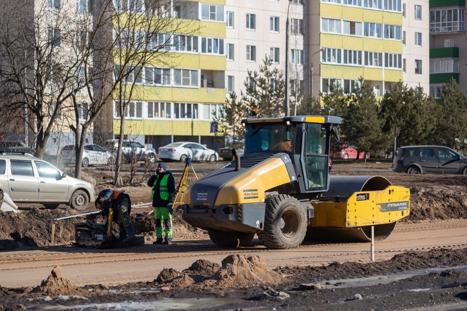 На улице Кузбасской Дивизии в Пскове организуют круговое движение