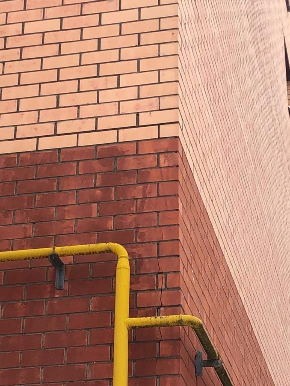 Два проблемных дома в Пскове планируют отремонтировать 