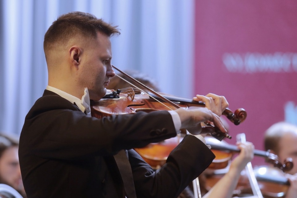 Звучать по-русски Звучать по-русски