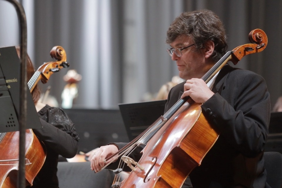 Звучать по-русски Звучать по-русски