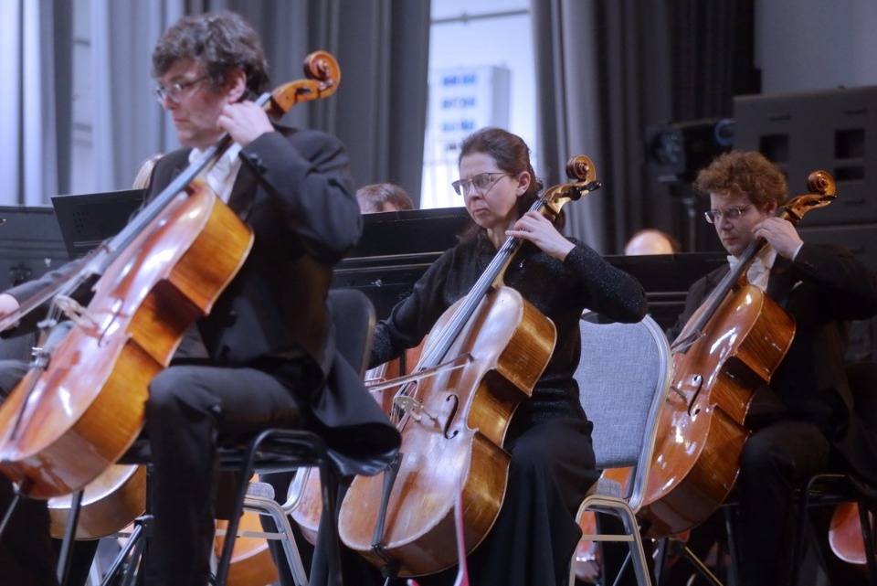 Звучать по-русски Звучать по-русски