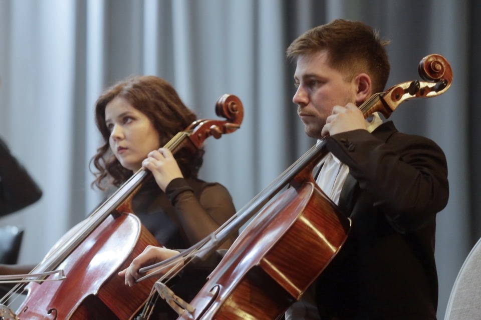 Звучать по-русски Звучать по-русски