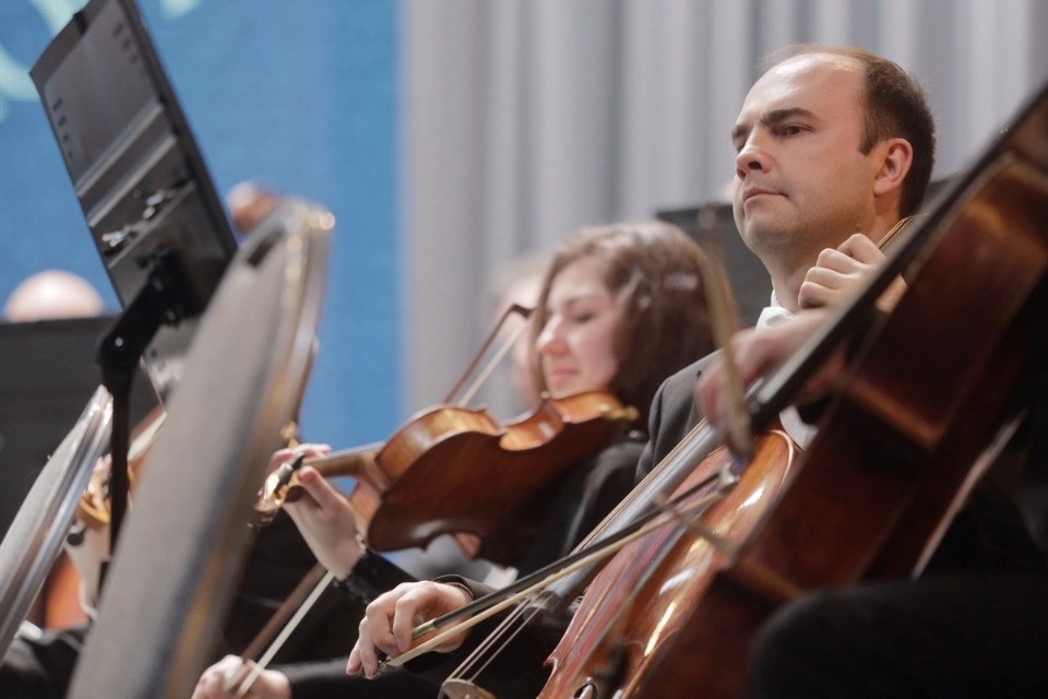 Звучать по-русски Звучать по-русски