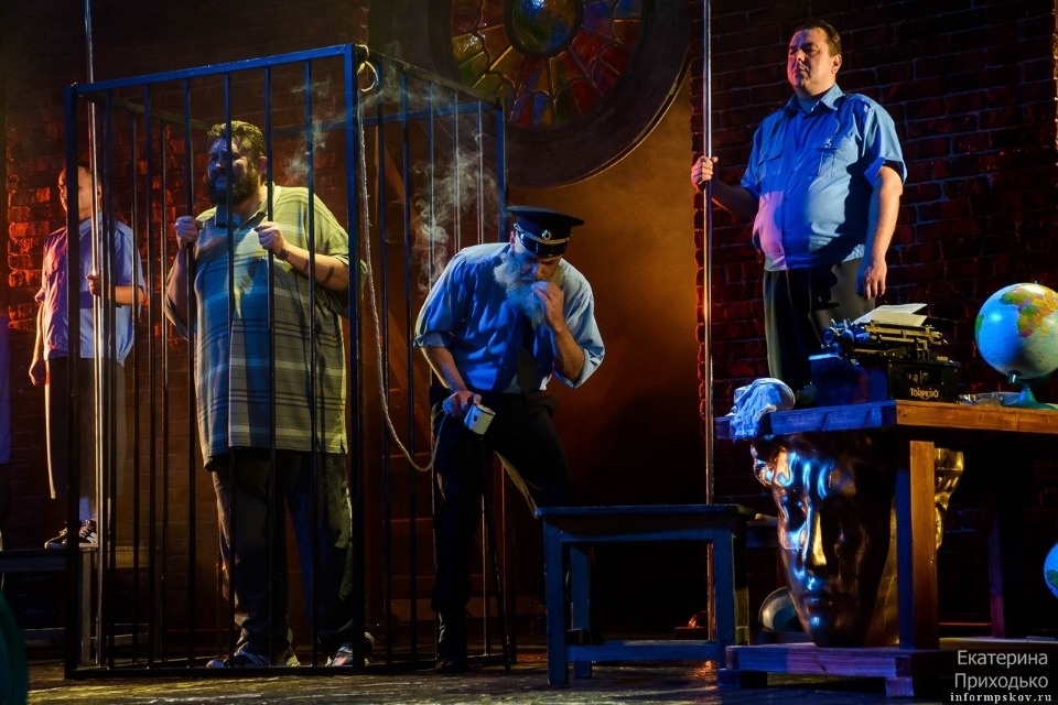 Последние восемь лет Донецкий молодёжный театр работал, несмотря на обстрелы