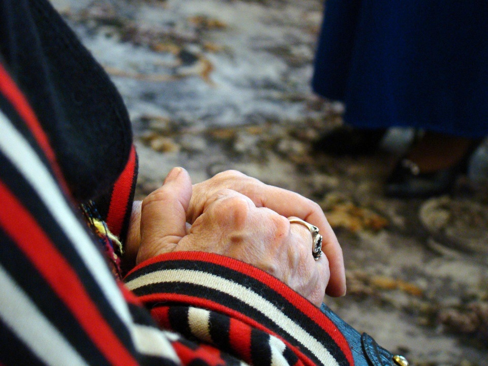 Золотом и деньгами заплатили пенсионерки из Новгородской области псковичке за снятие порчи Золотом и деньгами заплатили пенсионерки из Новгородской области псковичке за снятие порчи