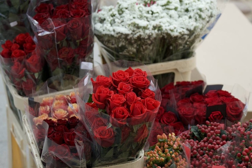 Тысячу цветов доставили для украшения псковских храмов к Пасхе