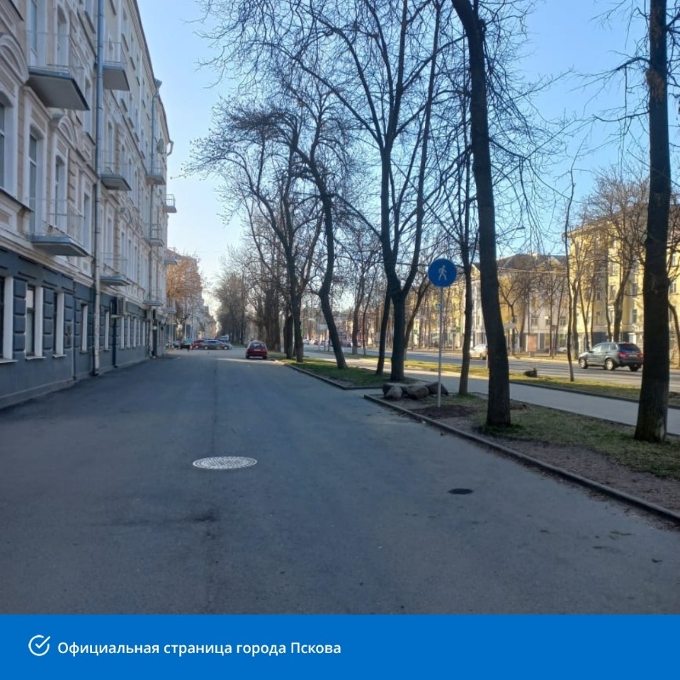 Участок проезда вдоль Октябрьского проспекта в Пскове сделали пешеходной зоной Участок проезда вдоль Октябрьского проспекта в Пскове сделали пешеходной зоной