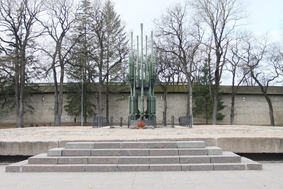На могиле Неизвестного солдата на площади Победы в Пскове установят подсветку