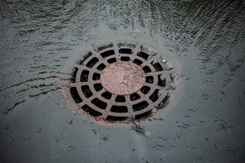 Порядка 190 млн рублей направят на реконструкцию и строительство новых сетей ливневки в одном из микрорайонов Пскова 