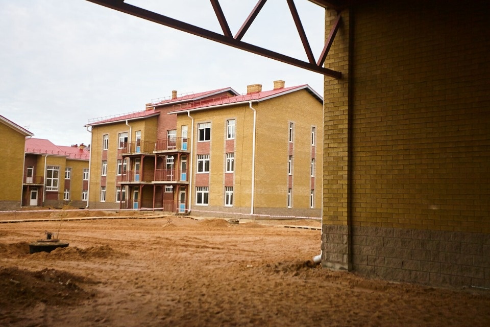 Михаил Ведерников проконтролировал строительство социального городка в деревне Борисовичи Михаил Ведерников проконтролировал строительство социального городка в деревне Борисовичи