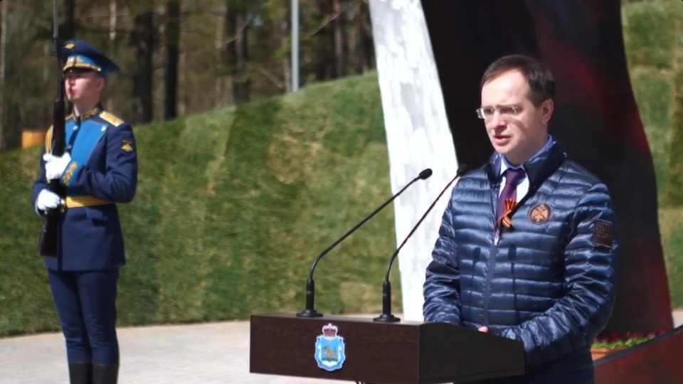 Владимир Мединский принял участие в открытии монумента «Знамя Победы» в Себежском районе