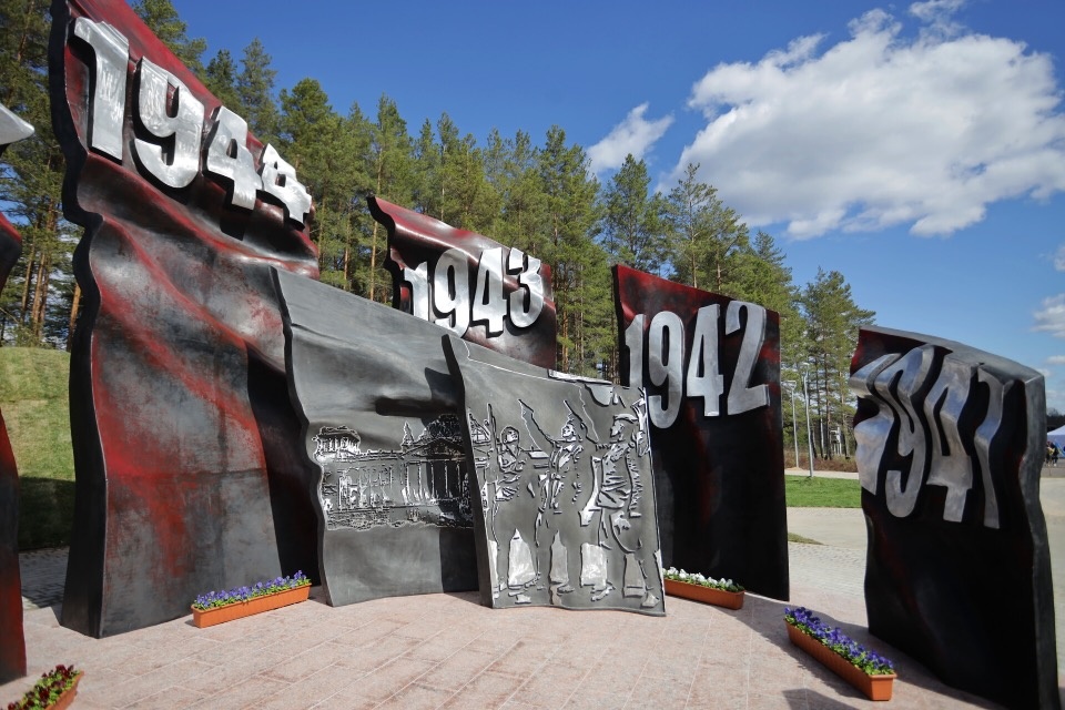 Отмена ограничений на работу общепита и новый памятник стали главными псковскими событиями апреля