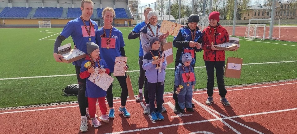 Определились победители семейного забега на эстафете «Псковской правды»
