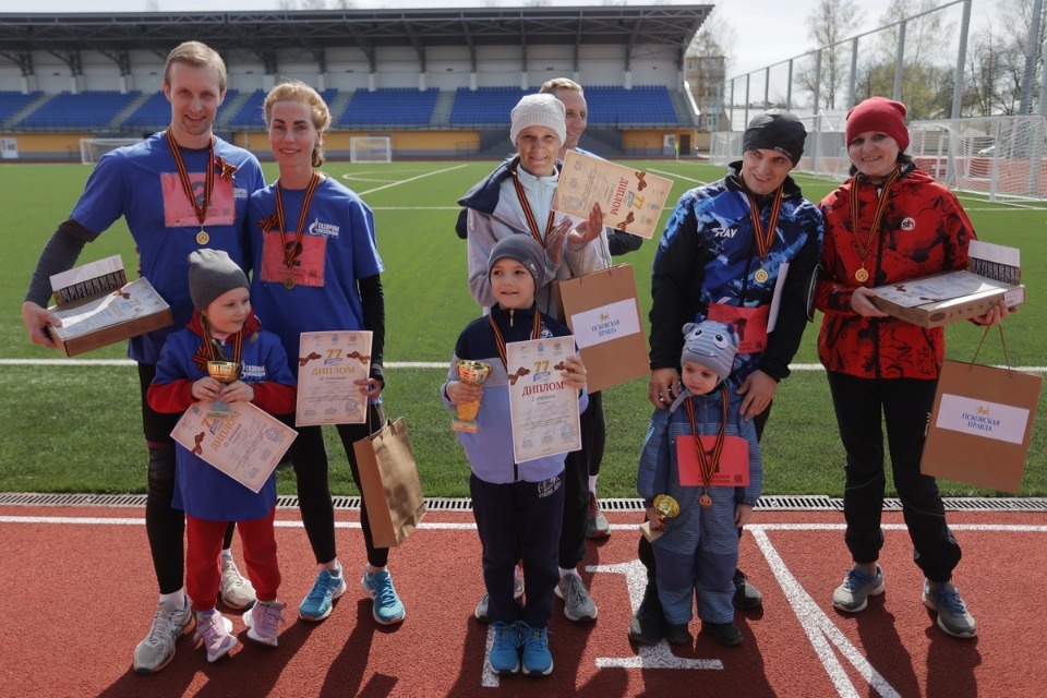 Семейный забег эстафеты «Псковской правды»