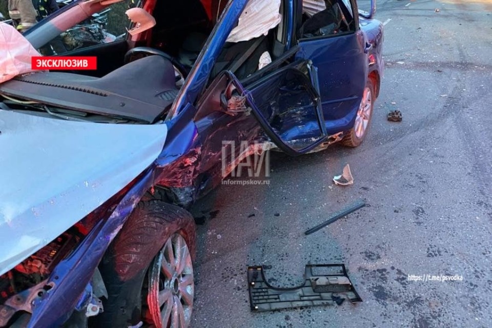 В Пскове в микрорайоне Любятово в результате ДТП пострадали пять человек