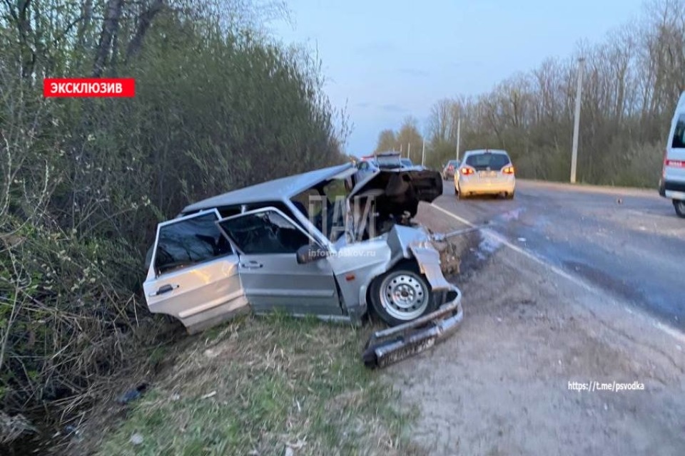 В Пскове в микрорайоне Любятово в результате ДТП пострадали пять человек