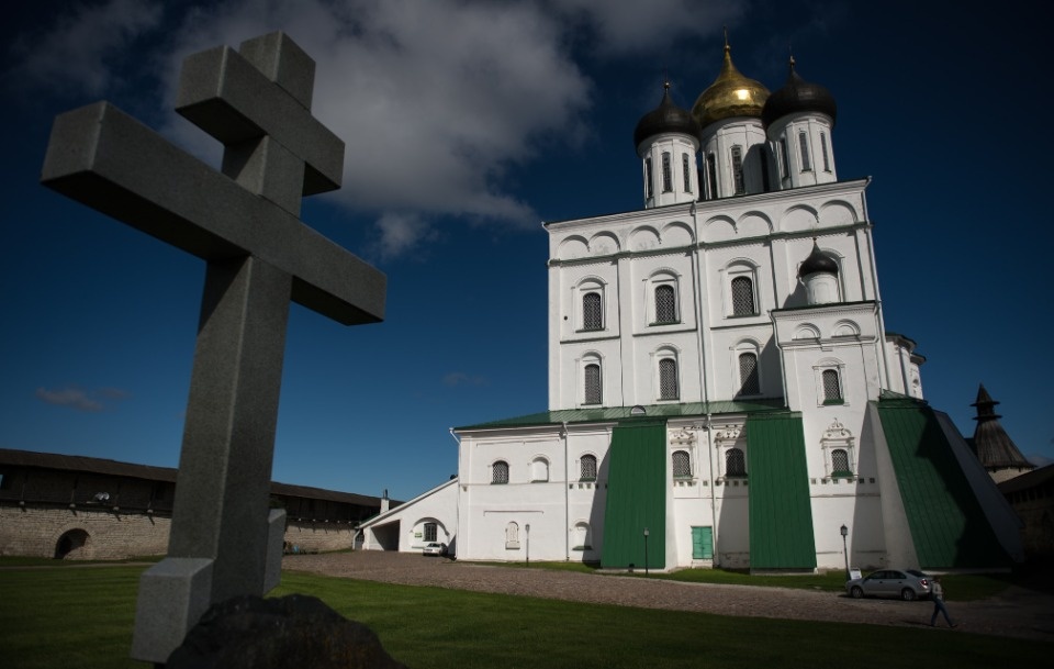Фундаменты старых построек обнаружили при реставрации Троицкого собора в Пскове Фундаменты старых построек обнаружили при реставрации Троицкого собора в Пскове