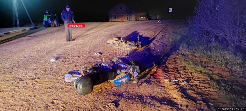 Четыре человека пострадали при столкновении мопеда и мотоцикла в Новосокольническом районе 