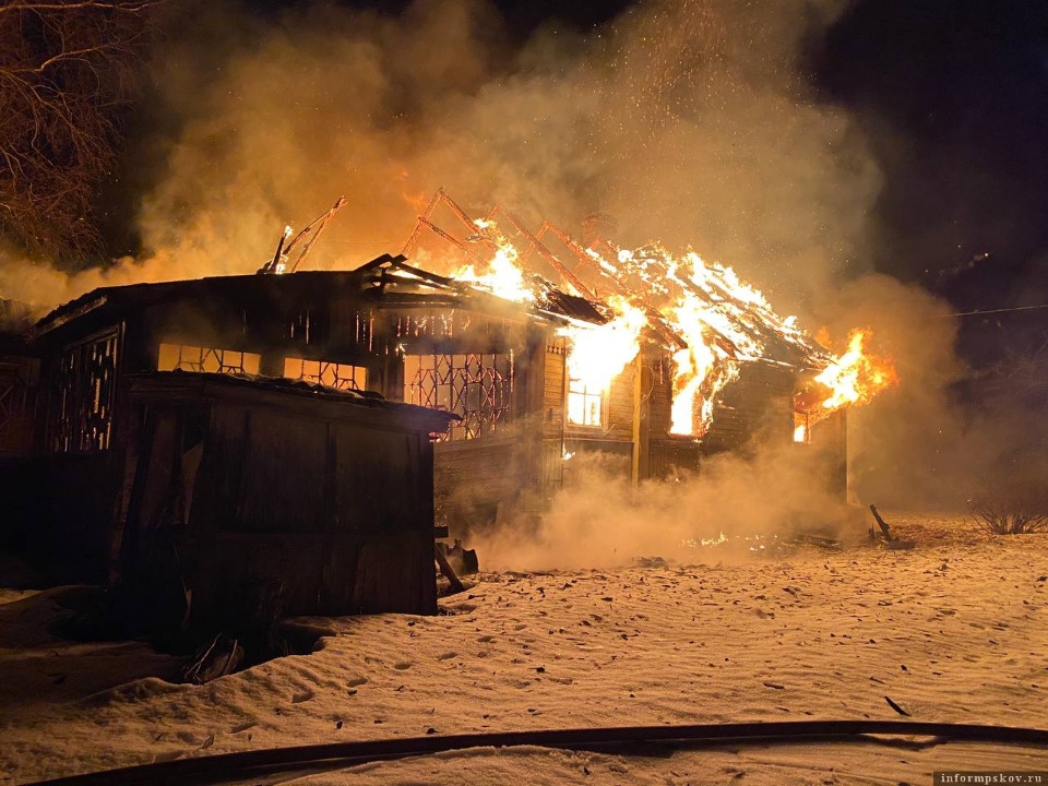 Мужчина погиб во время пожара в Бежаницком районе