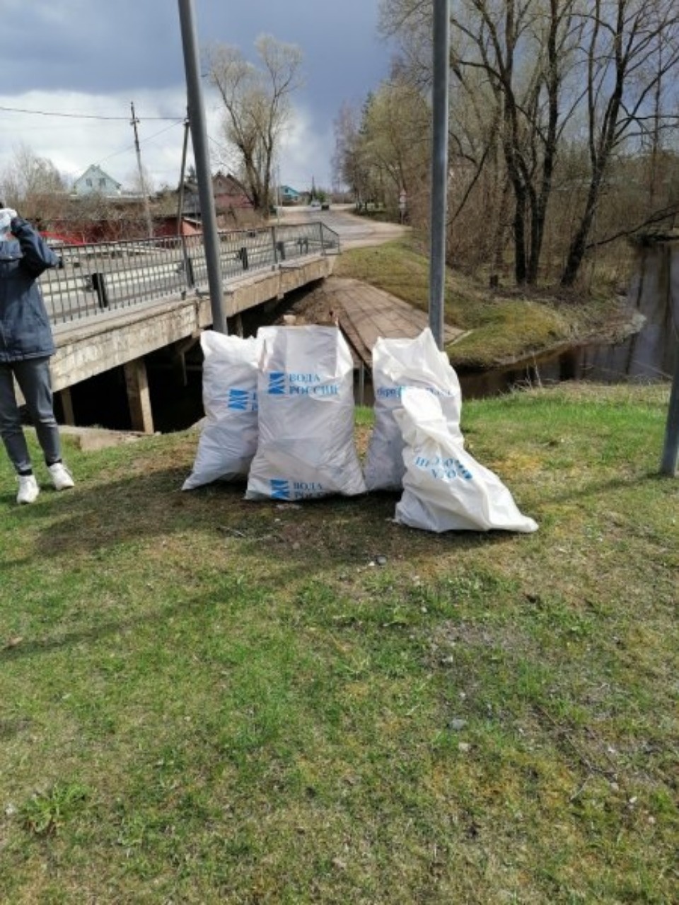 Порядка шести километров береговой линии в Псковской области убрали от мусора в апреле Порядка шести километров береговой линии в Псковской области убрали от мусора в апреле