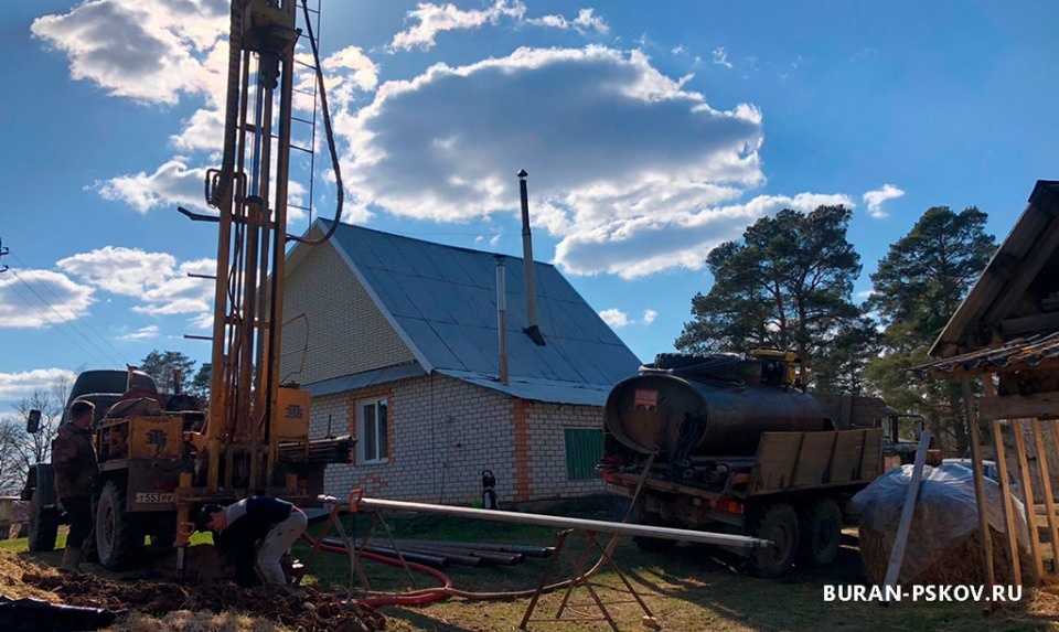 Правильное бурение скважины на воду в Псковской области - полная инструкция