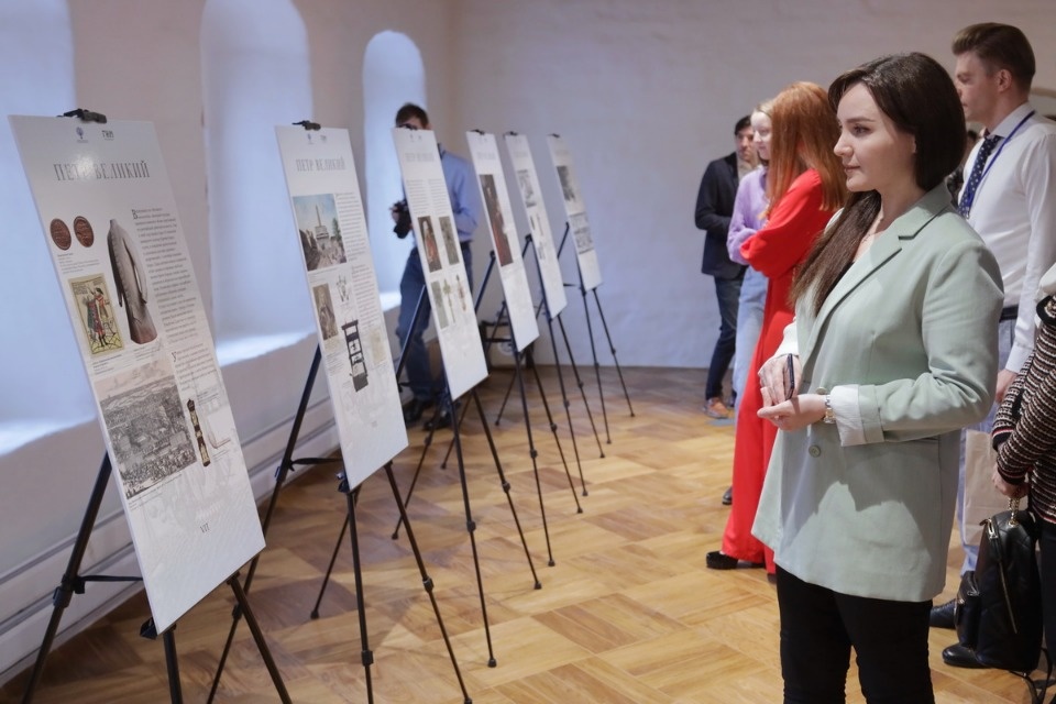 Именем Петра