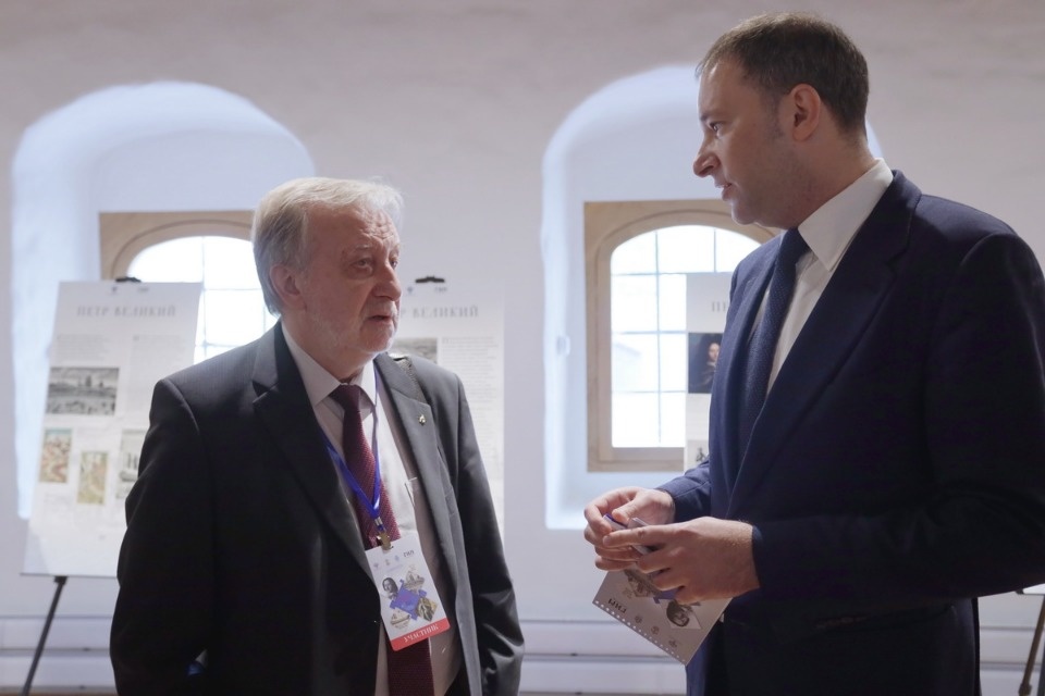 Именем Петра