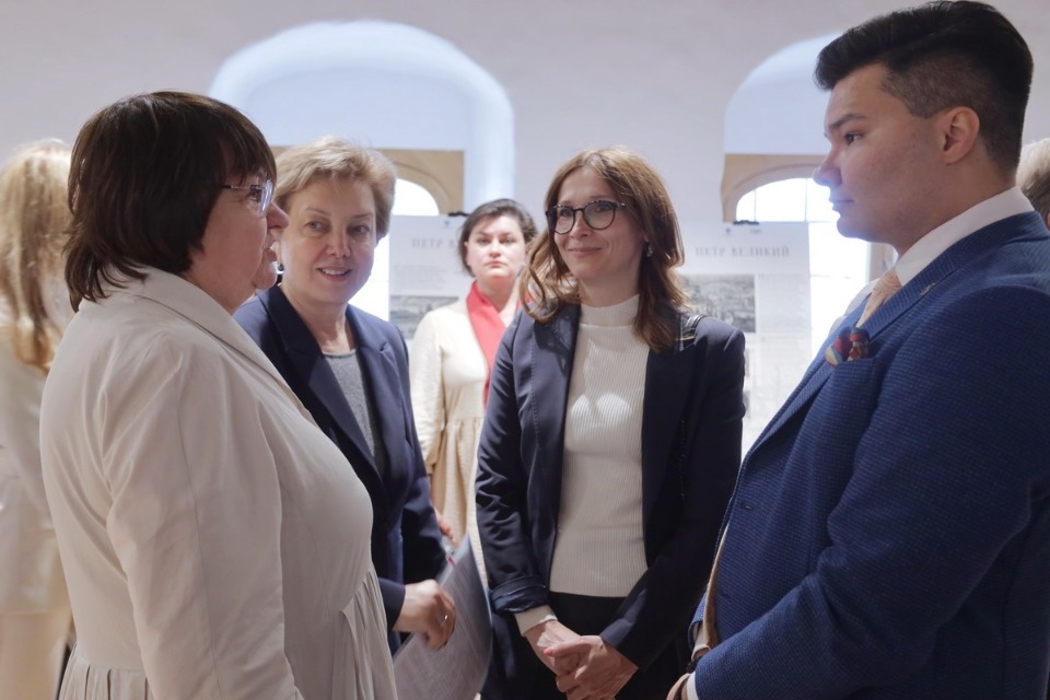 Именем Петра