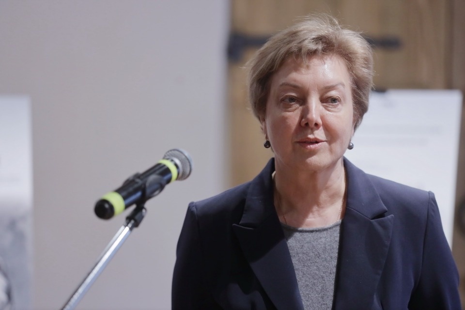 Именем Петра