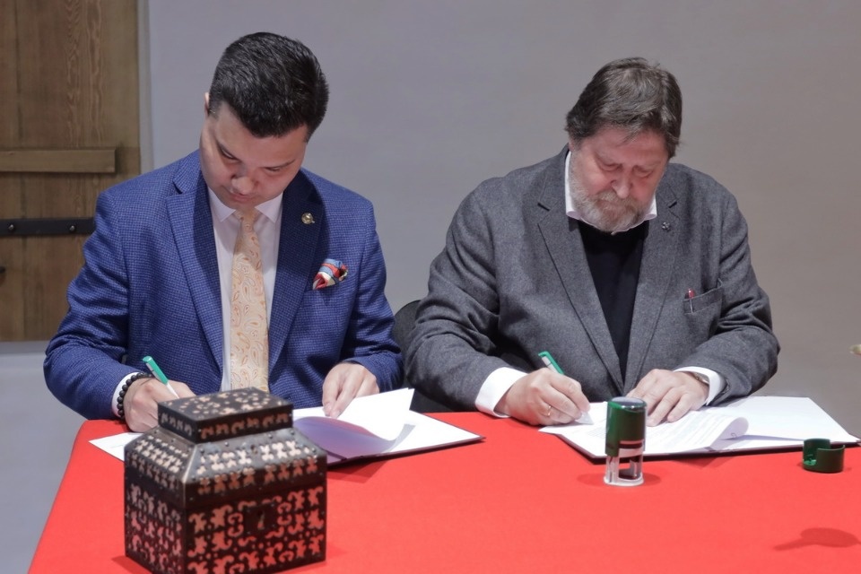 Именем Петра