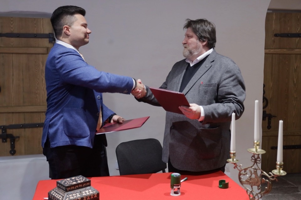 Именем Петра