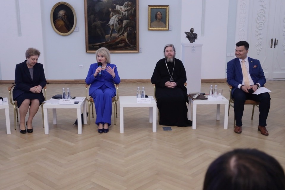 Именем Петра