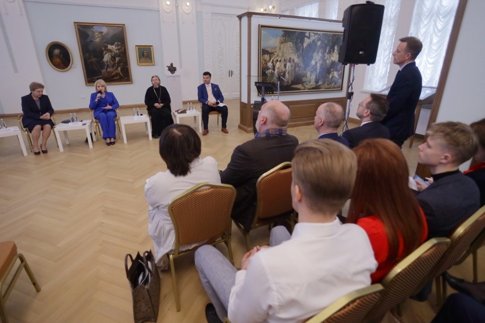 Именем Петра