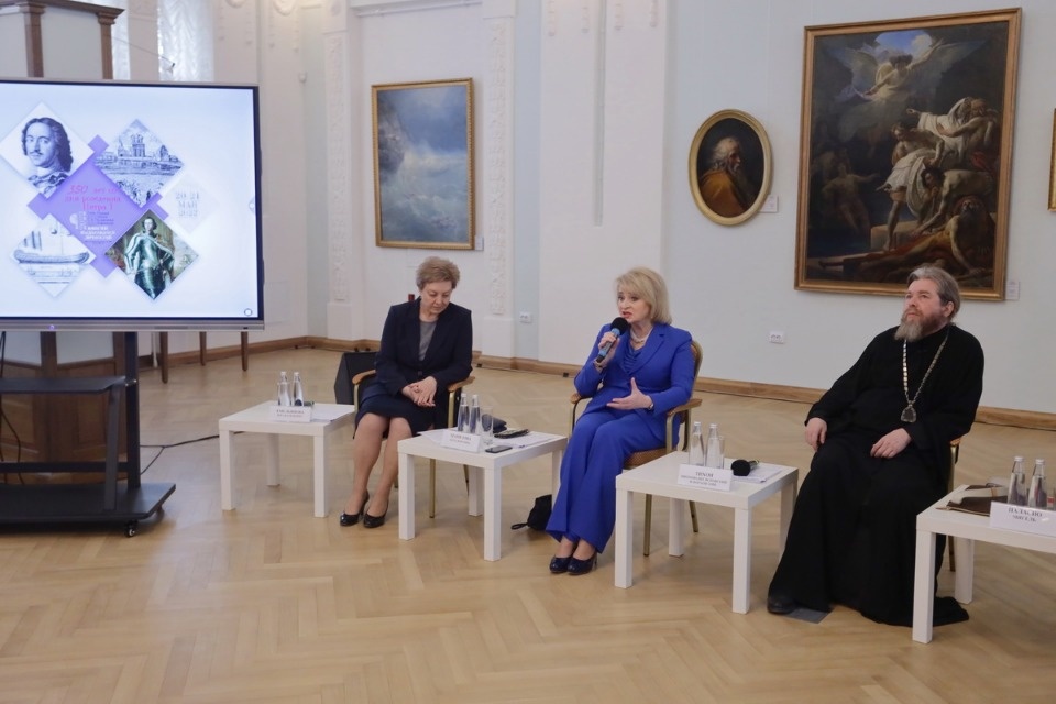 Именем Петра