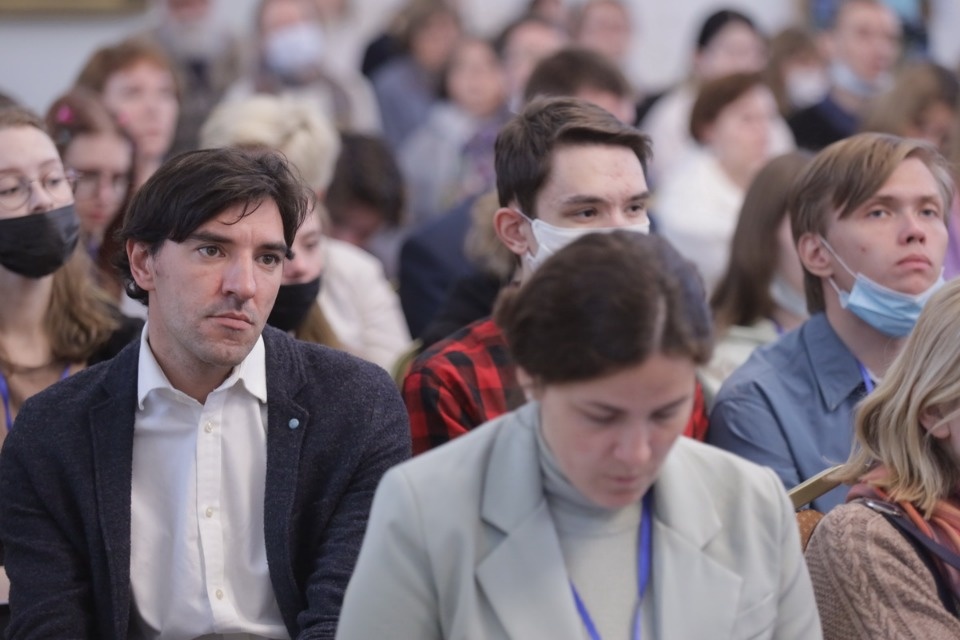 Именем Петра