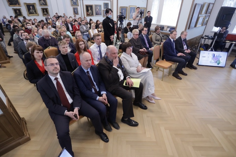 Именем Петра