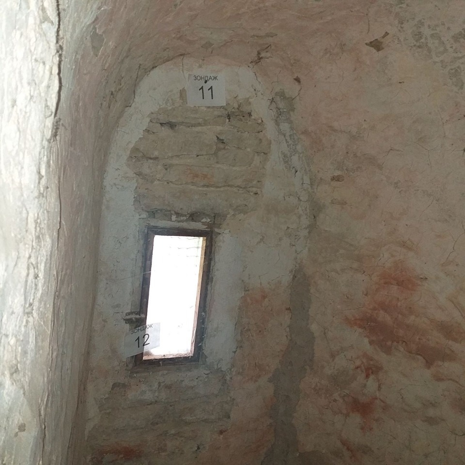 Обнаруженные в Псково-Печерском монастыре древние изображения перенесут на стекло