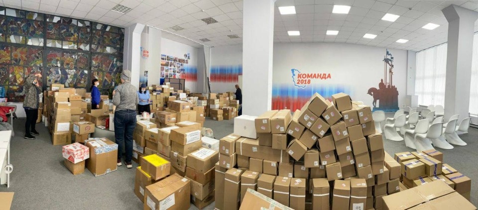Более 8 тонн посылок отправили на Украину военнослужащим Псковского территориального гарнизона жители региона
