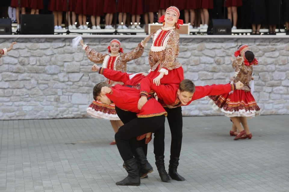 Лучше хором