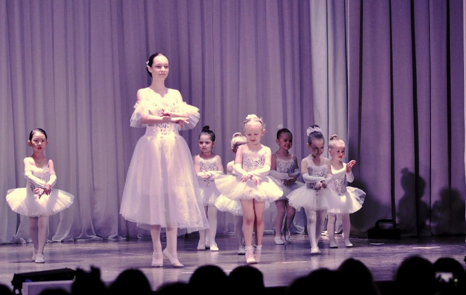 Псковская детская хореографическая школа «Русский балет» провела итоговый годовой концерт